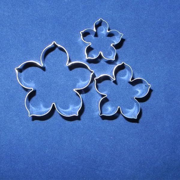 Petunia Metal cutter ( M/S) set of 3 FC95CDE