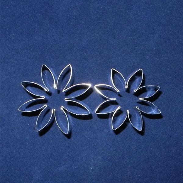 Eight petal daisy-27a-b two sizes